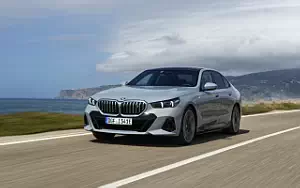Cars wallpapers BMW i5 eDrive40 M Sport (Brooklyn Grey Metallic) - 2023